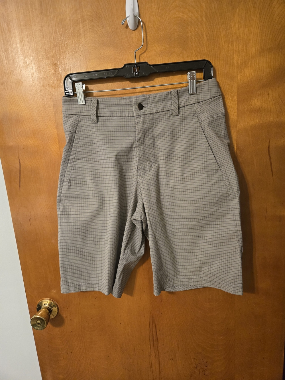 Lululemon Kahuna Shorts Gray & Black Checkered Shorts Size 30